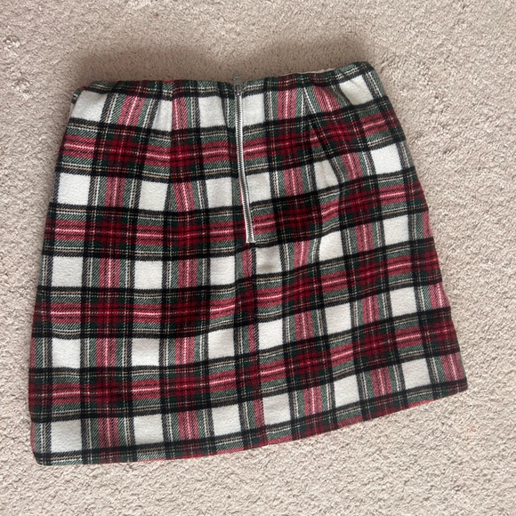 PLAID MINI SKIRT - Picture 3 of 3